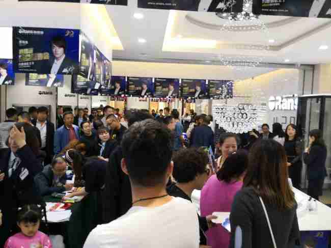 情歌王子黄格选燃爆鄂尔多斯，凯发官网20周年庆鄂尔多斯站完美收官